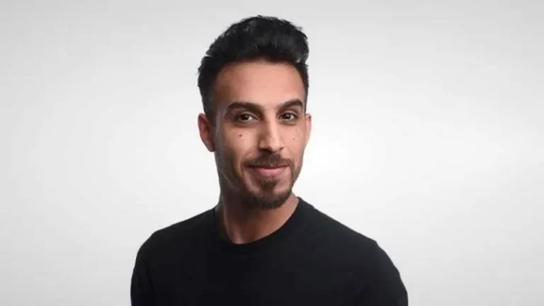 من هو مطلق السلطان