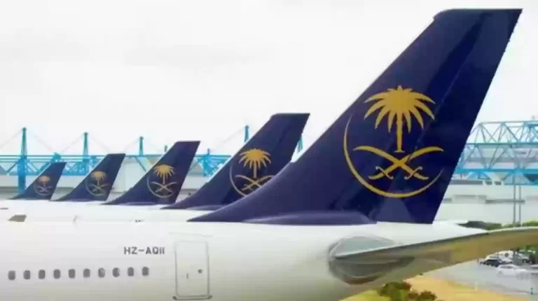 كم راتب الطيار السعودي المدني والحربي 1447؟ وما الكليات الخاصة بتعليم الطيران في المملكة؟