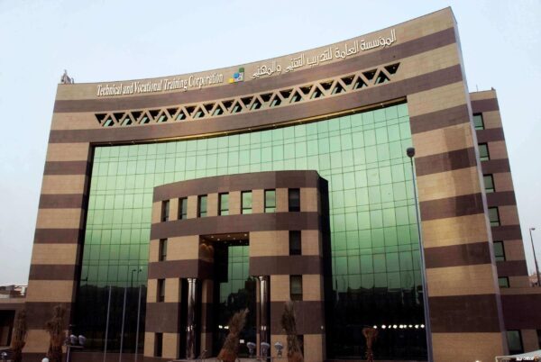 رابط التسجيل في الكلية التقنية للبنات 2025 متى تفتح التقنية 1447؟