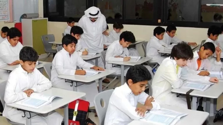 اقرب مدرسه ابتدائيه بنين من موقعي