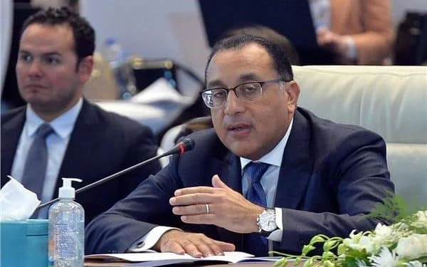 “الآن” حقيقة عمل موظفي الحكومة عن بعد 2025 متى يبدأ نظام العمل عن بعد لموظفين الحكومة في مصر