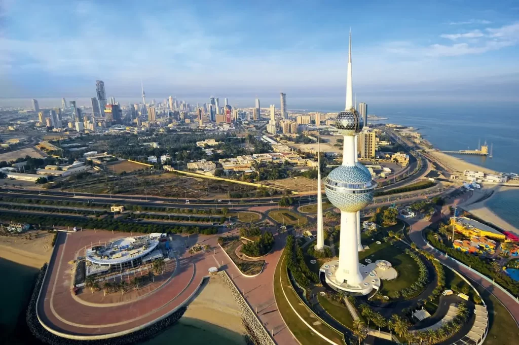 كم تبلغ مساحة الكويت