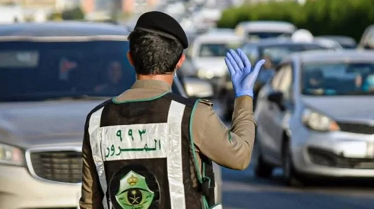 كم قيمة مخالفة قيادة السيارة بدون تأمين الكويت 2025