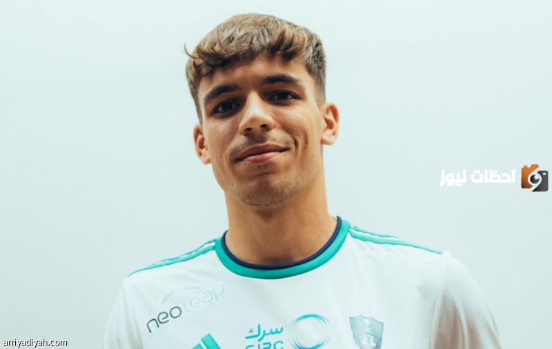 كارفاخال يفجرها .. فيجا انتقل إلى الأهلي السعودي بسبب الأموال