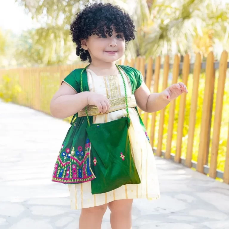 زي اليوم الوطني السعودي 93… الزي السعودي للاطفال بنات واولاد 1447 للاحتفال باليوم الوطني السعودي “نحلم ونحقق”