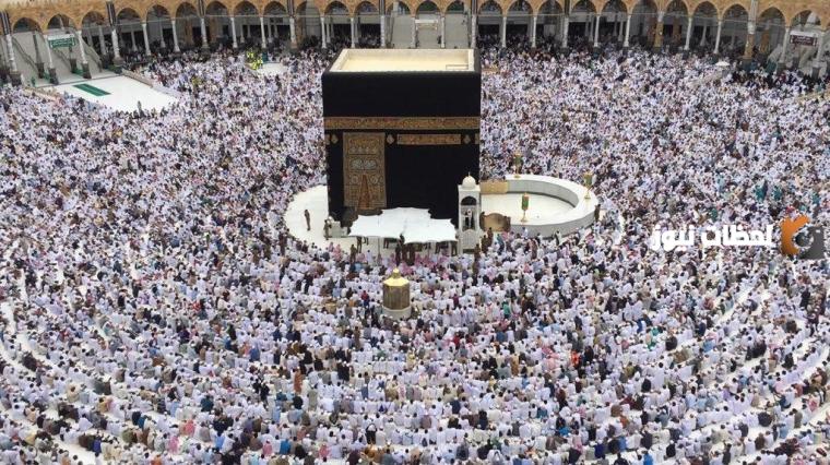 تفسير البكاء عند الكعبة في المنام للعزباء