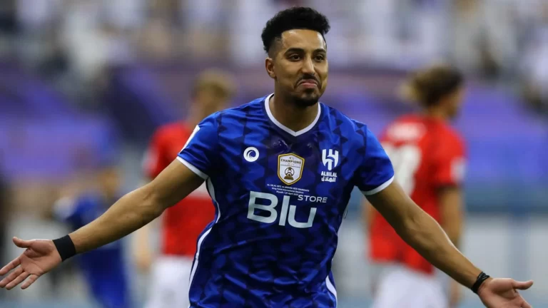 كم راتب سالم الدوسري الجديد مع الهلال 2025
