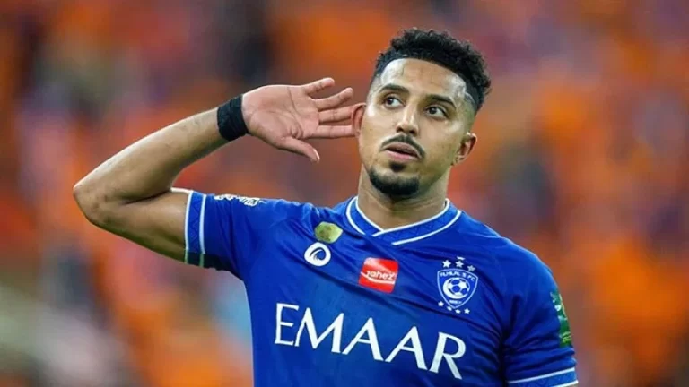 كم عمر سالم الدوسري لاعب الهلال 2025
