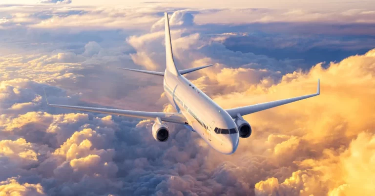 ما تفسير حلم ركوب الطائرة مع الأهل؟