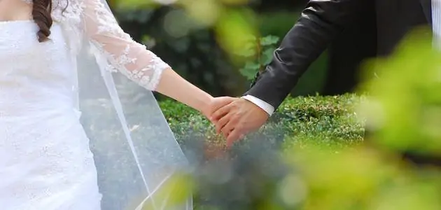 ما معنى حلم زواج أمي من رجل آخر غير أبي؟