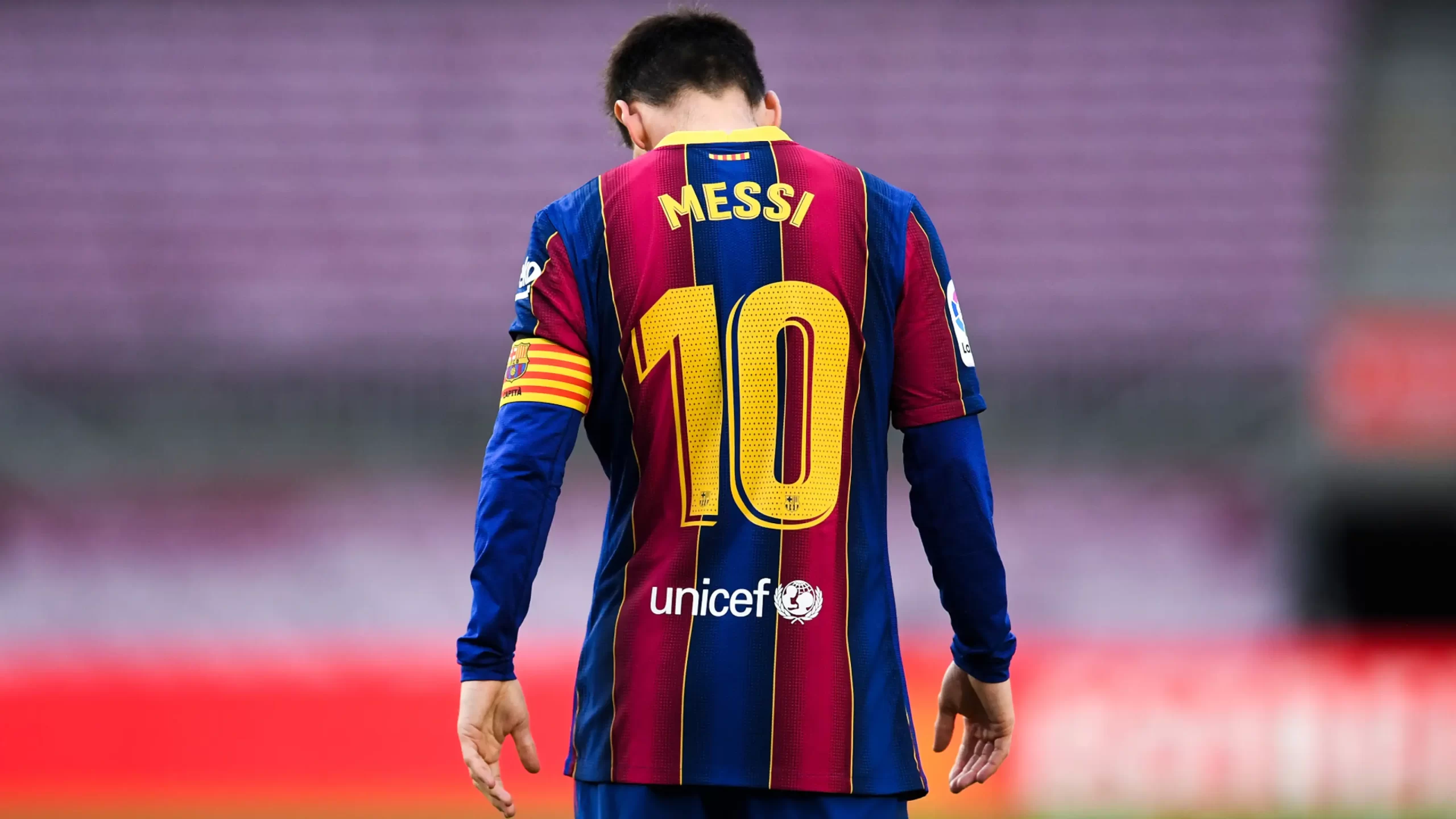 أول رقم لميسي في برشلونة؟ متى كانت بداية ميسي مع برشلونة؟