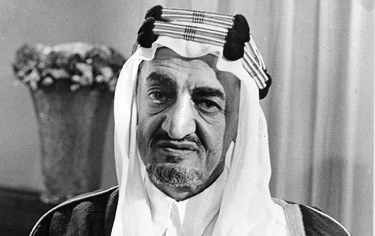“اعرف التفاصيل” الملك فيصل تبرع كم دولار للجيش المصري