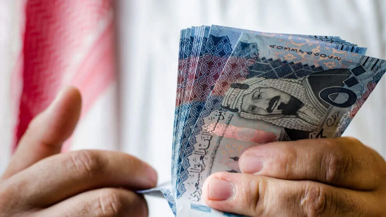 كم راتب دكتور الجامعة 1447 في السعودية مع البدلات؟