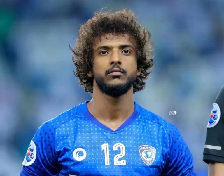كم راتب ياسر الشهراني في نادي الهلال السعودي 2025 وكم عمره