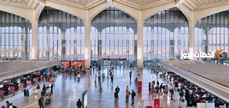 كم مساحة مطار الملك فهد وهل هو أكبر من البحرين؟