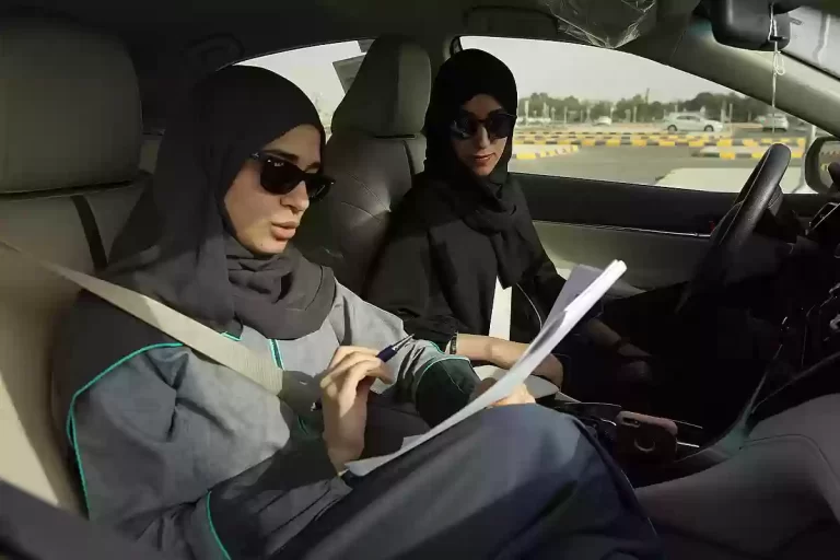 كيف ادفع رسوم تدريب القيادة 1447 وكم يوم تعليم القيادة؟