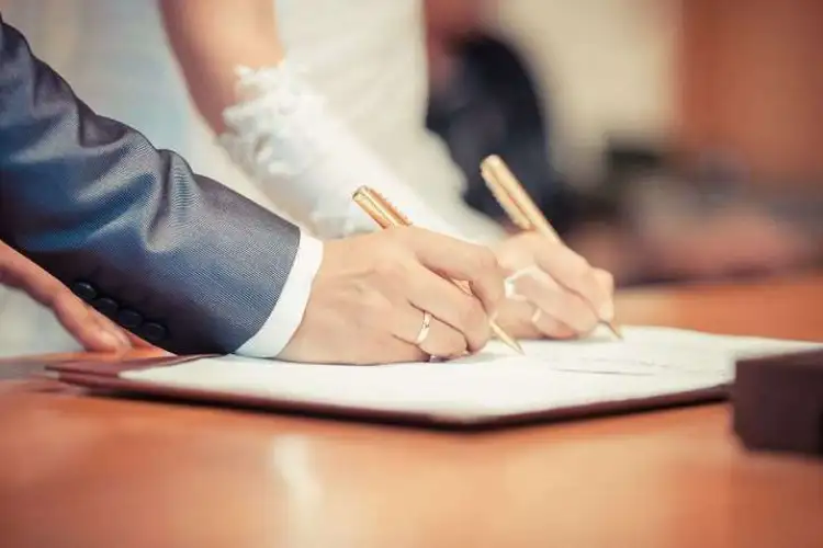كيف يمكنني استخراج عقد زواج إلكتروني.. اليك الرابط