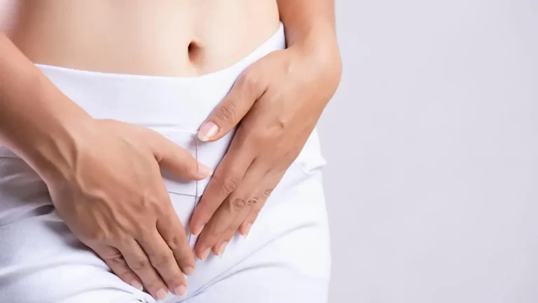 ما سبب ظهور إفرازات بنية قبل الدورة وألم في الظهر؟
