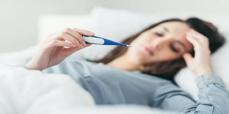 ما هو سبب ارتفاع درجة حرارة الجسم ووجود ألم في العظام؟
