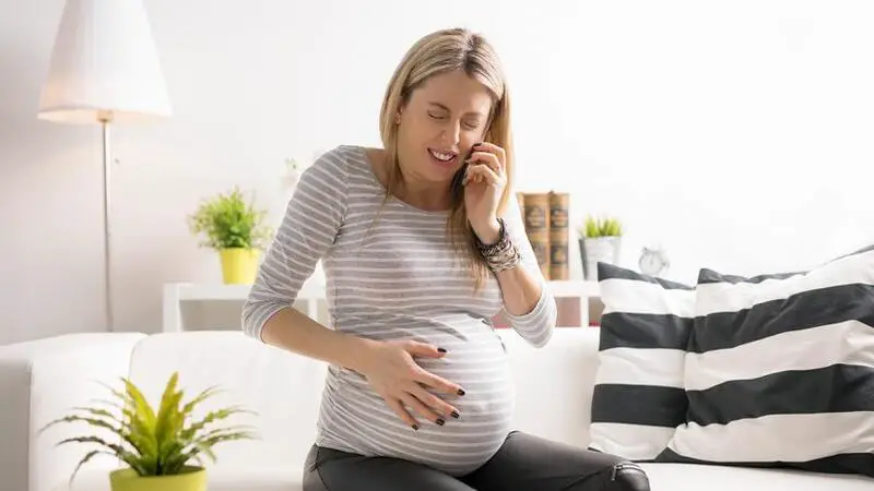 ما هي إنذارات الولادة وعلامات الطلق