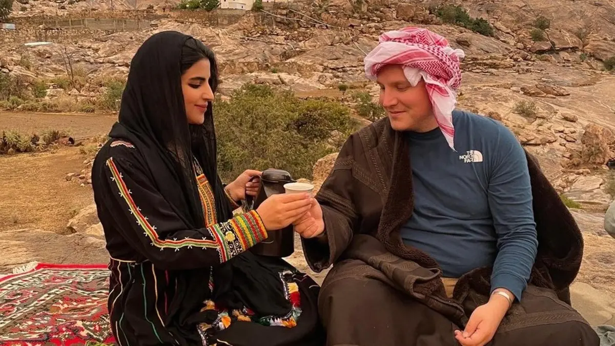 من هي زوجة ابو متعب الامريكي وكم عمرها وصورها