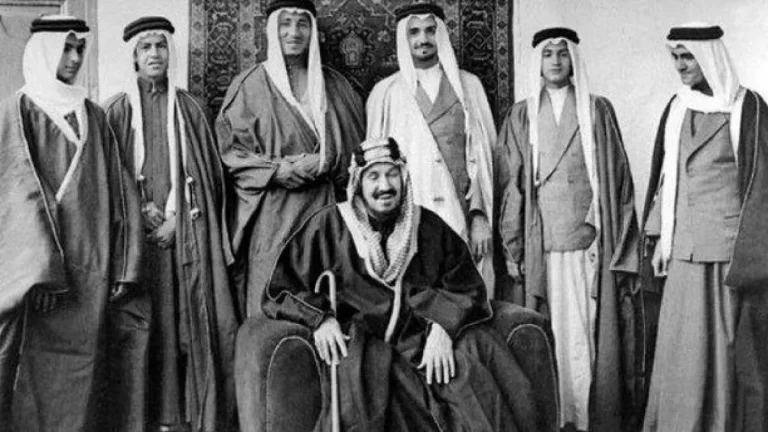 هل ال سعود من قبيلة عنزة ال سعود وش نسبهم؟