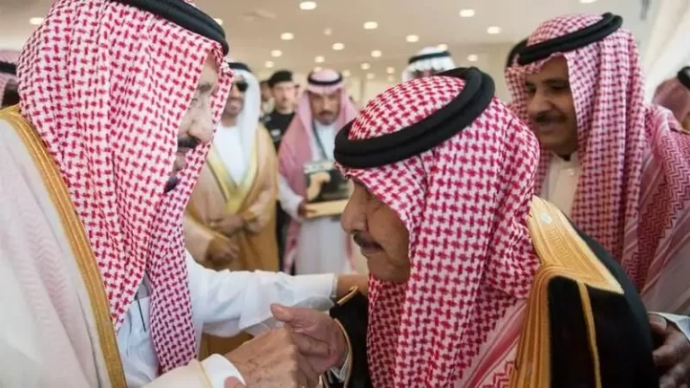 هل الشاعر خلف بن هذال على قيد الحياة