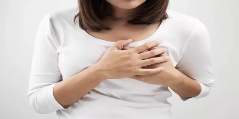هل ظهور حبوب حول الحلمة أمر مقلق؟