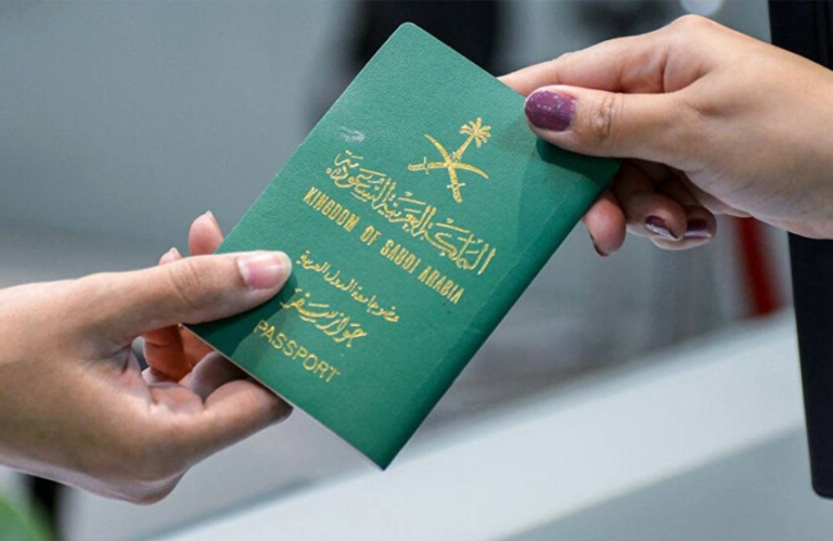 نقلا عن الجوازات .. رسوم إصدار جواز سفر للأطفال بالسعودية 1447 وشروط استخراجه