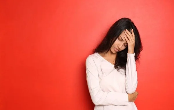 كيفية التحكم في تعبيرات الوجه في علم النفس