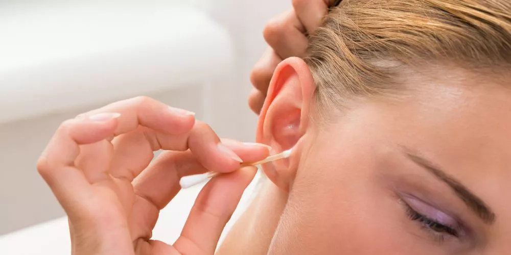 أسهل طريقة تنظيف الأذن من الشمع
