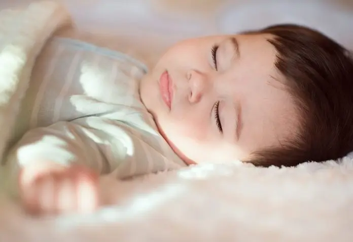 ما هي أسباب تعرق الطفل الرضيع