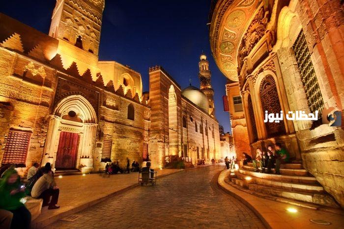 أين يقع شارع المعز