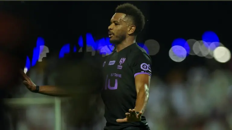 احتفالات نادي الهلال بإنجاز البليهي…وتهديدات بغياب بونو عن مباراة الطائي