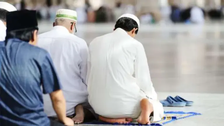 التقدم على الإمام في انتقالات الصلاة تسمى … أكمل