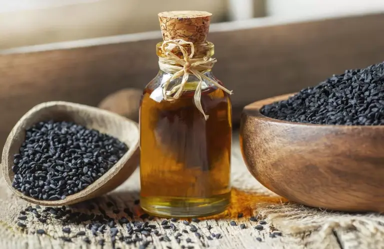 لبشرة صحية ونضرة .. زيت حبة البركة وزيت اللوز