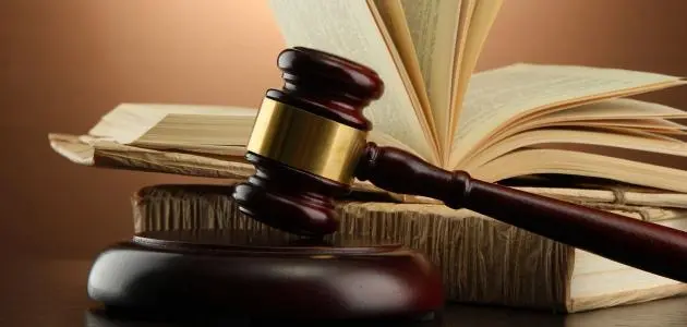 ما هو قانون العمل الاماراتي 2025 pdf والفئات المستثناة منه ونظام الإجازات