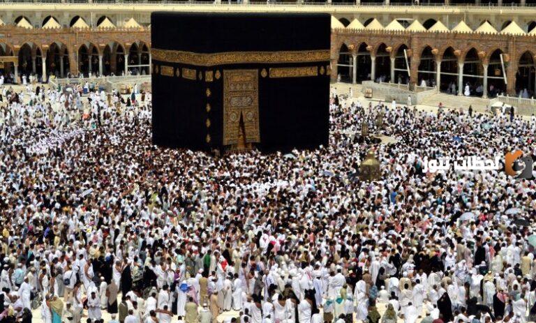 كم تبعد المدينة عن مكة؟ وكم تبلغ المدة بينهما؟