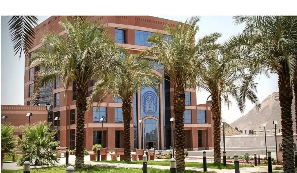 ما هو المعدل المطلوب للدخول في تخصص التمريض بجامعة الملك عبد العزيز