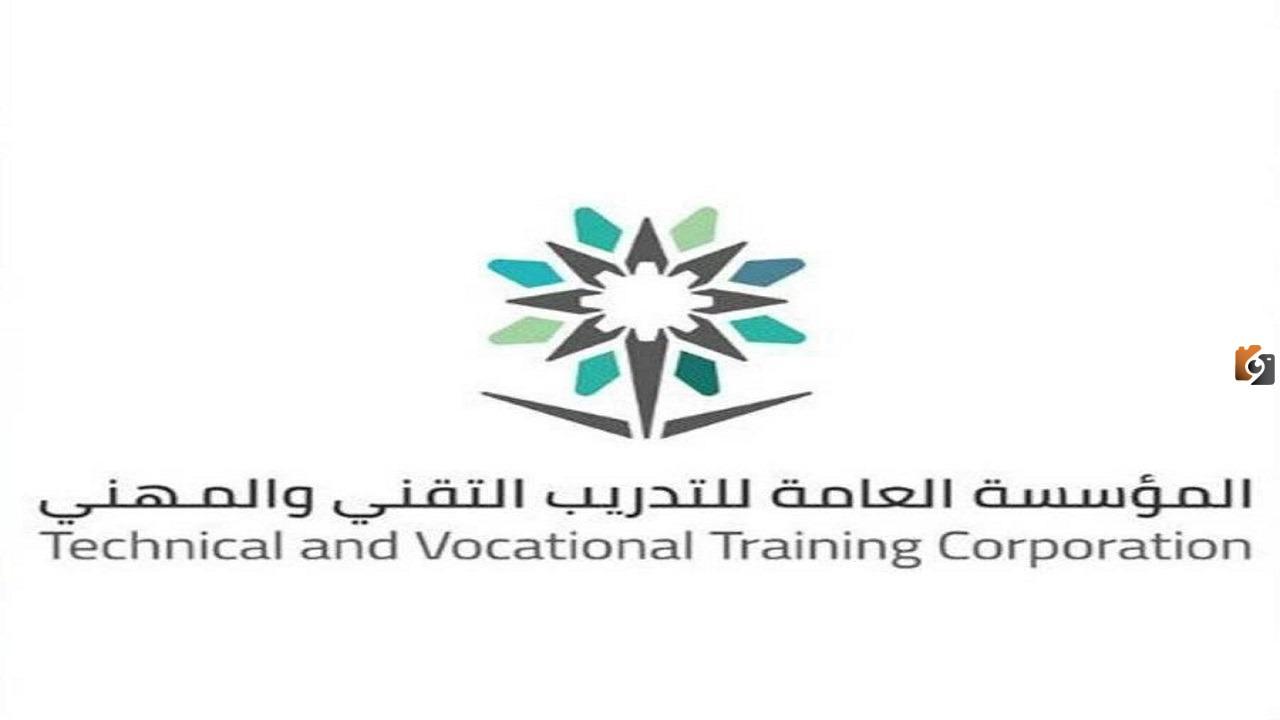 ما هي خطوات التسجيل وما هي التخصصات بالكلية التقنية بالرياض 2025