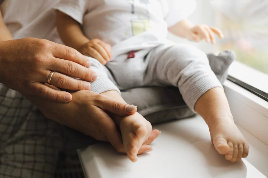 متى تظهر أعراض الكهرباء عند الأطفال