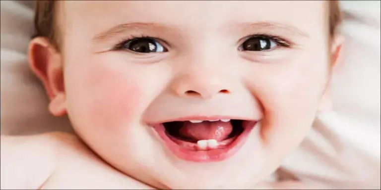 متى تظهر اسنان الطفل؟ وما سبب التأخر