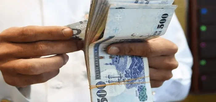 متى ينزل الراتب إذا صادف يوم السبت