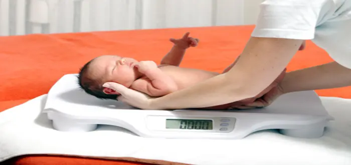 ما هو معدل زيادة وزن الرضيع شهرياً ؟.. وكيفية التحكم به