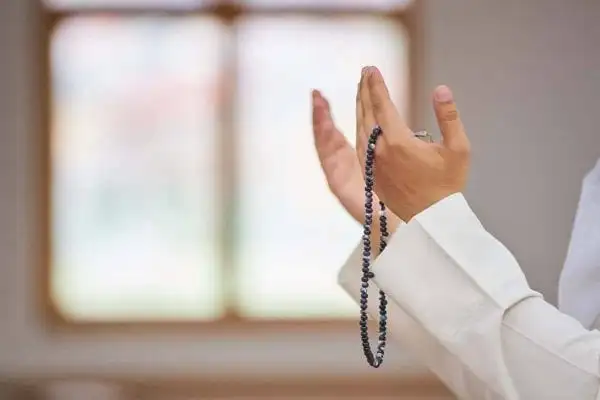 من ثمرات محبة المؤمنين في الدنيا …. أكمل