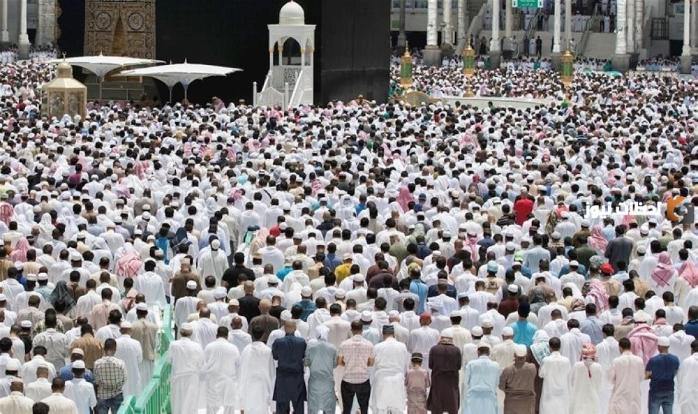 إذا انحرف أحد المصلين داخل المسجد الحرام،
