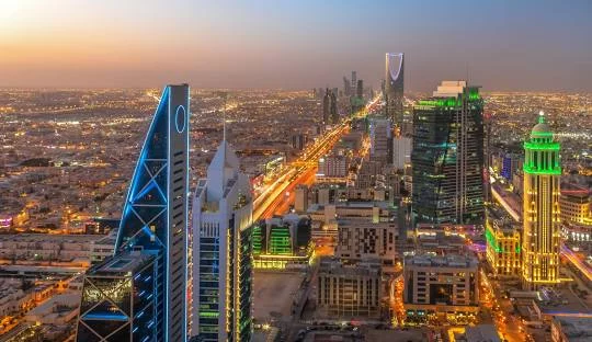 ما هي عاصمة المملكة العربية السعودية ومساحتها؟