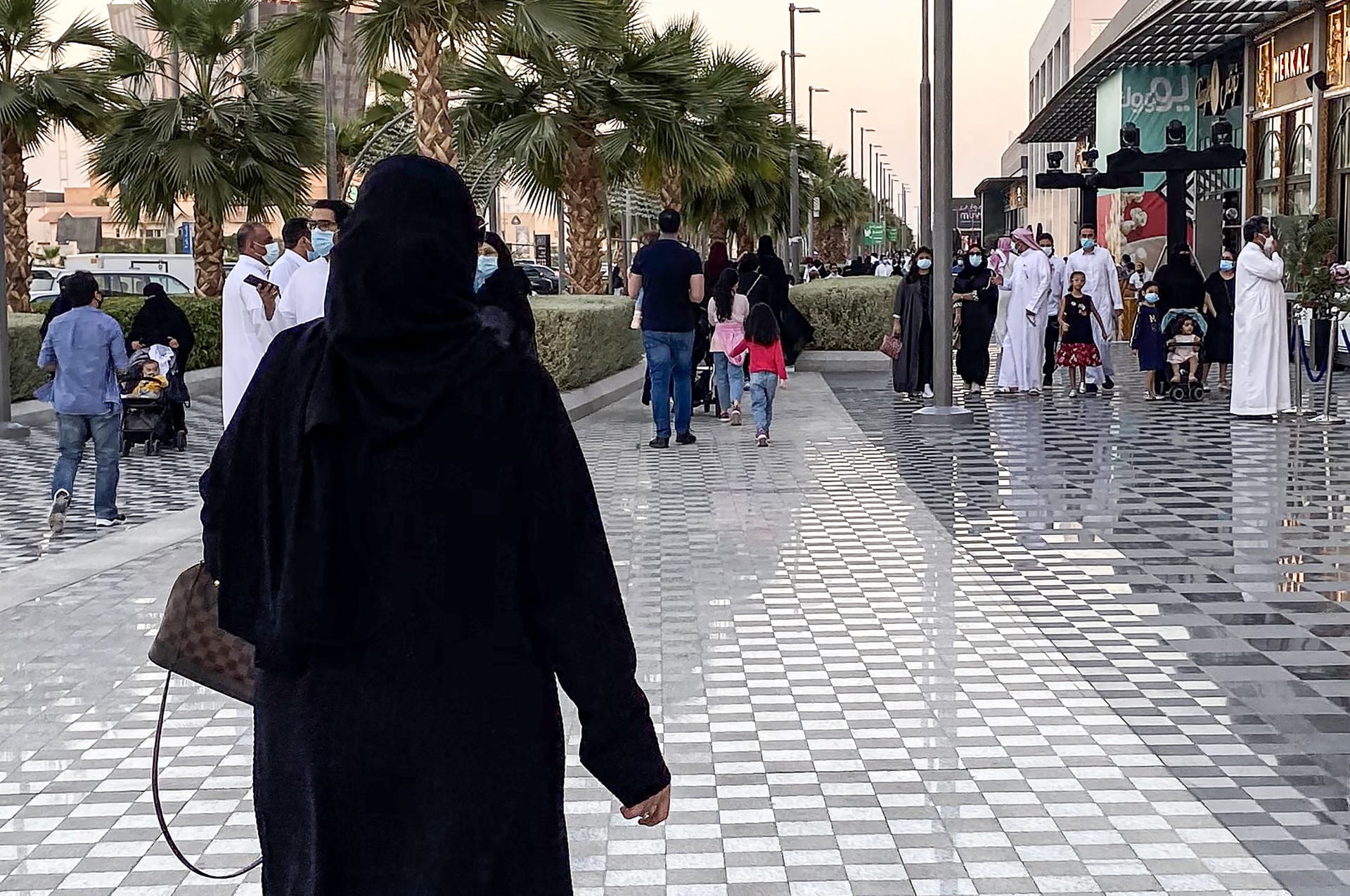 قرار رسمي بطرد المصريين من الأراضي السعودية 