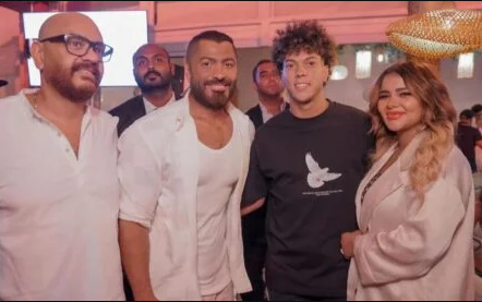 نجوم الفن والكرة يشاركون تامر حسني