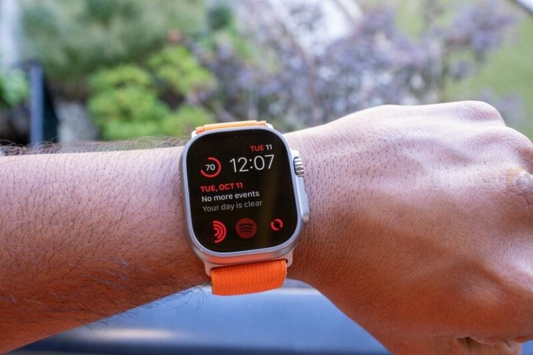 في ساعة آبل الذكية Apple Watch Ultra ستجد تقنية جديدة تستخدم الأقمار الصناعية.. هذه مميزاتها